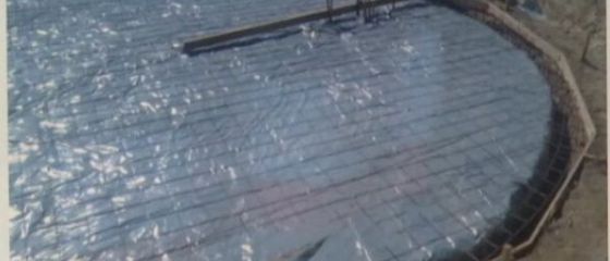 Cu 10.000 de euro, un roman si-a construit casa in forma de dom, foarte usor de incalzit. Comenzile au inceput deja sa curga. Nu ma mai mut niciodata. Aici o sa stau la pensie