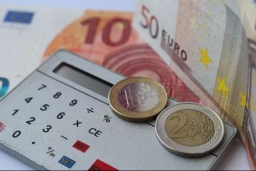Banii castigati in strainatate, impozitati in Romania. Cum vor fi taxati de doua ori cei care nu renunta la rezidenta fiscala inainte de a pleca peste hotare