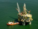 La cat va cobori pretul petrolului in 2016. Moody s si-a redus estimarile din cauza riscului prelungirii supraofertei