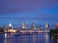 
	Londra ar putea ceda pozitia de capitala financiara a Europei eternului rival Frankfurt. In City lucreaza 400.000 de oameni si se tranzactioneaza zilnic pana la 3 trilioane de dolari
