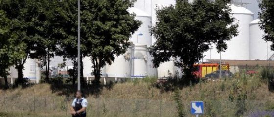 Atac terorist in Franta: ISIS voia sa arunce in aer o uzina chimica. O persoana, decapitata