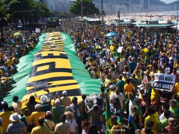 Scandalul Petrobras, Brazilia: Parchetul cere inculparea presedintelui Adunarii Nationale, acuzat ca a primit mita cel putin 5 mil. dolari. Compania a pierdut peste 2 mld. dolari prin fraude
