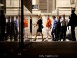 Bloomberg: Bancile angajeaza fosti ofiteri de informatii pentru a-si spiona angajatii. Supravegherea intensa da nastere sentimentului de paranoia in birourile de trading