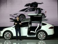 
	Masina SF, 100% electrica: Model X. Tesla a lansat primul sau SUV. GALERIE FOTO
