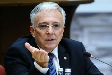 Isarescu: Un guvern de tehnocrati, cu un premier tanar, poate fi o solutie pentru actuala criza politica, dar cu mandat clar