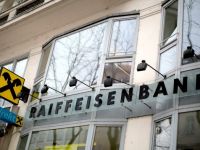 
	Grupul austriac Raiffeisen Bank raporteaza profit sub asteptari, pe fondul dobanzilor mici si a cererii reduse pentru credite

