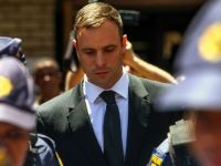 Oscar Pistorius, eliberat pe cautiune dupa condamnarea pentru crima