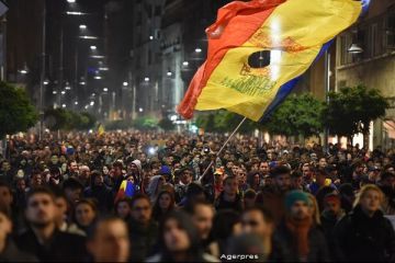 25.000 de oameni au rabufnit de indignare, in strada, la Bucuresti: Pana ieri am tacut, de azi incep sa urlu! . Revolta a fost strigata si pe strazile din mai toate orasele din tara