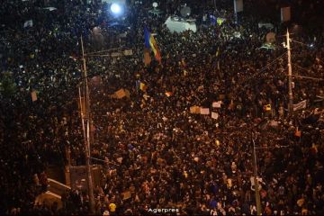 Romanii s-au facut din nou auziti si au cerut schimbarea. Peste 35.000 in Bucuresti. Peste 65.000 in toata tara, in strada. Manifestatiile, sustinute si de cei aflati in strainatate