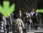 Japonia a reintrat in recesiune in trimestrul III din 2015. Este a patra oara de la criza financiara cand se intampla. Datoria tarii, de doua ori mai mare decat PIB