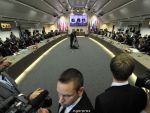 Pretul petrolului e la cel mai scazut nivel din ultimii sapte ani. Combinatia intre o piata saturata de oferta si o cerere mondiala modesta, favorabila unei noi scaderi a cotatiilor la nivelul din timpul crizei din 2008