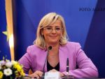 Surse POLITICO: Corina Cretu nu merge la sedinte, fumeaza in birou si isi trimite consilierii la magazin. Reactia comisarului european