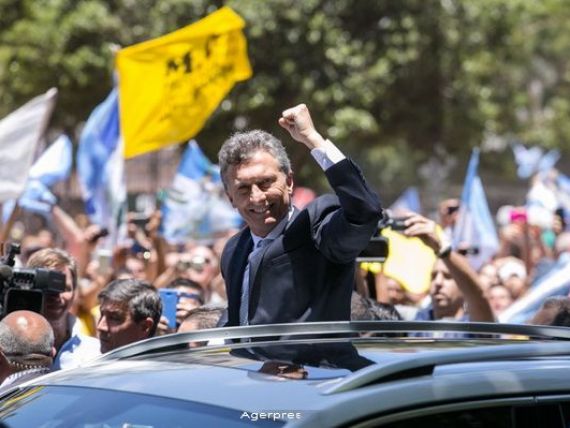 Moneda argentiniana s-a depreciat cu 47% dupa eliminarea controalelor asupra capitalului introduse acum patru ani
