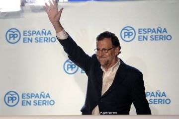 Rajoy, in cautare de sustinere pentru a forma o coalitie, dupa ce a fost pedepsit la alegeri pentru politica de austeritate si coruptia din Spania, unde o persoana activa din cinci este somera