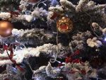 Ce vor romanii sub bradul de Craciun. Bugetul pentru shopping a crescut cu 31%