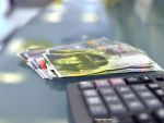 Cursul francului, la un an de la decizia Bancii Elvetiei de a elimina pragul de apreciere de 1,2 franci/euro