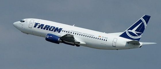 TAROM intarzie cu orele si risca tot mai mult in competitia cu companiile low-cost