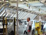 Salariile la Dacia vor creste cu 5%. Toti angajatii vor lua prime pentru rezultatele din 2015