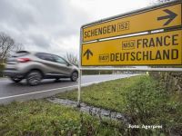 
	Colapsul spatiului Schengen ar aduce iadul in Europa: produsele din import s-ar scumpi, traficul pe aeroporturi s-ar bloca. UE ar pierde 10% din PIB
