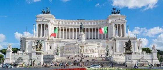 Liderul extremei drepte de la Roma, unul dintre câștigătorii alegerilor, spune că moneda unică este o eroare și nu exclude posibilitatea ieșirii Italiei din zona euro