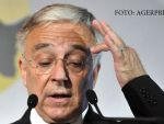 Mugur Isarescu, despre protestul debitorilor la banci: Sa arunci lei e ca si cum ai fluiera imnul