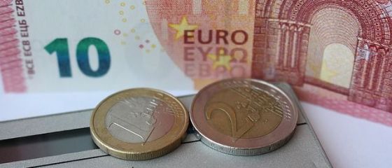 Lazea, BNR: In Romania, bogatii sunt tot mai bogati si saracii, tot mai saraci. Salariile mici, singurul avantaj competitiv al tarii