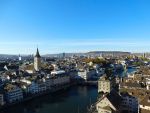 10.000 de franci, distribuiti trecatorilor in gara din Zurich. Elvetia ar putea introduce un venit de baza neconditionat , de 2.500 de franci