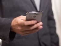 Semnal de alarma de la Kaspersky: Majoritatea posesorilor de smartphone stocheaza informatii confidentiale si doar un sfert isi protejeaza telefonul