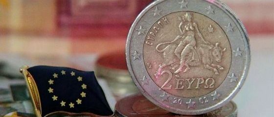 Grecii au reinceput sa retraga miliarde de euro din banci, de teama unei noi crize financiare