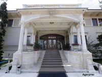 
	Fosta casa a sotilor Ceausescu, evaluata la 18-22 mil. euro. Cum arata Palatul Primaverii, resedinta cu 80 de camere, tapetate in matase
