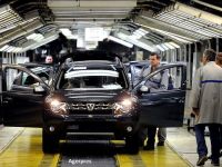 
	Peste 1.000 de angajati ai Automobile Dacia au oprit productia, in semn de protest fata de conditiile de transport. Reactia companiei
