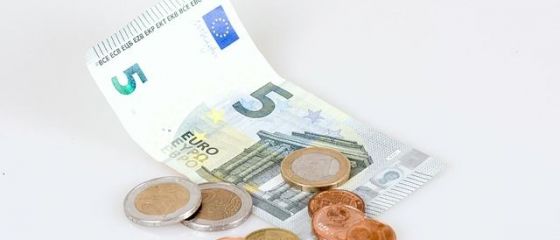 Angajatorii romani platesc 5 euro/ora pentru salariatii lor, de cinci ori sub media europeana. Tarile din UE cu cele mai mari costuri cu forta de munca
