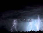 Vremea se răcește accentuat în toată ţara. 15 judeţe, sub cod galben de ploi şi vijelii
