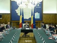 
	Premierul Dacian Ciolos a decis inlocuirea a patru ministri. Pe cine propune la Educatie, Transporturi, Comunicatii si Romani de Pretutindeni
