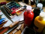 Petrolistii se salveaza producand pungi de plastic si vopsea. Gigantii petrolieri redescopera petrochimia, pe fondul preturilor scazute la petrol si gaze