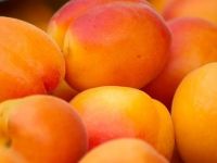 ANSVSA: Caise si nectarine din Turcia, otravite cu pesticide, la vanzare in supermarketuri