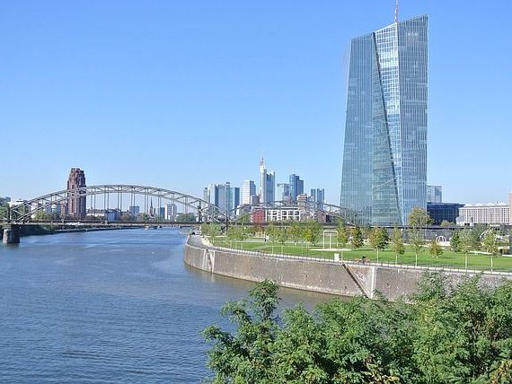 BCE a achizitionat obligatiuni de 85,2 mld. euro, peste limita anuntata initial, pentru a stimula cresterea economica in zona euro