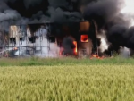 Incendiu pe 2.000 de metri patrati, la o fabrica de incaltaminte din Jilava. Un pompier a murit in timpul misiunii
