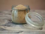 Cresterea pretului petrolului pune in pericol dulciurile. Procesatorii de trestie prefera sa produca etanol in loc de zahar, care s-a scumpit cu 23% in acest an