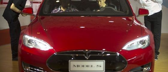 Tesla Motors lanseaza doua versiuni mai ieftine Model S, care ar putea circula pe soselele din SUA pana in iulie