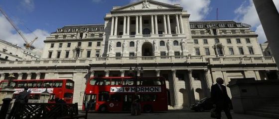 Vinerea neagra dupa Brexit: lira si euro scad la niveluri record, bursele din intreaga lume se prabusesc. Elvetia recunoaste ca a intervenit pentru a frana aprecierea francului. Planul de salvare al Bancii Angliei