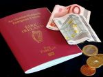 Cea mai dorita cetatenie a momentului. Mii de britanici isi cauta radacinile irlandeze, pentru a obtine pasaport pentru Dublin