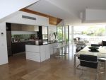 Paradoxul pietei imobiliare romanesti: apartamentele in blocurile vechi sunt mai scumpe decat cele noi. Capitala, singura exceptie