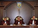 Guvernul, in razboi cu Parlamentul. Executivul a atacat la CCR mai multe modificari legislative care acorda diferite sporuri angajatilor statului