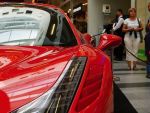 Romanii cumpara masini mai putine, dar mai scumpe. Piata auto s-a contractat semnificativ, dar a crescut numarul de bolizi de lux inmatriculati in Romania