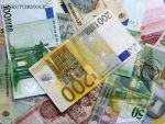 Euro coboara la 4,46 lei, nivel minim al ultimelor trei luni