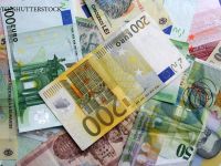 
	Euro coboara la 4,46 lei, nivel minim al ultimelor trei luni

