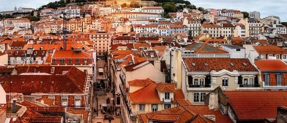 Record de turisti in Spania si Portugalia, pe fondul atacurilor teroriste din Turcia si Franta. Turismul genereaza 10% din PIB-ul celor doua economii