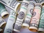 Euro coboara sub 4,56 lei, iar dolarul atinge cel mai scazut nivel din 2016