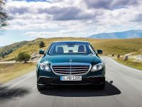 
	Mercedes a vandut un numar record de masini in primul semestru, cu un avans de peste 30% in China. E-Class Saloon si Estate, vedetele de lux ale nemtilor
